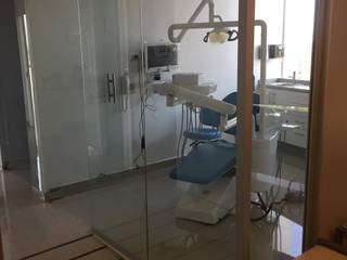 Remodelación de Clinica dental en La Dehesa, comuna de Lo Barnechea, Arqsol Arqsol Espacios comerciales