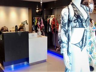 DISEÑO Y CONSTRUCCION TIENDA ANNY OUTFITS, Brassea Mancilla Arquitectos, Santiago Brassea Mancilla Arquitectos, Santiago Commercial spaces لکڑی پلاسٹک جامع