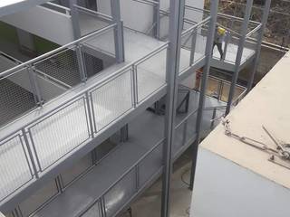 Modulo de Escaleras en Edificio, AXKAN ESTRUCTURASyCONSTRUCCION AXKAN ESTRUCTURASyCONSTRUCCION Schody Matal