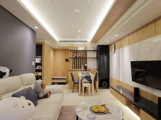 享受兩人世界的自在生活, 青築制作 青築制作 Modern living room