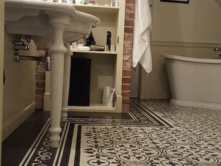 Dywany z cementowych płytek podłogowych, Cerames Cerames クラシックスタイルの お風呂・バスルーム