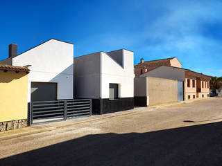 Casa moderna en una planta, OOIIO Arquitectura OOIIO Arquitectura Casas pequeñas Aglomerado Blanco