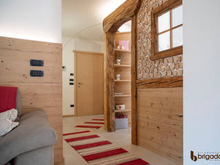 Casa Marta e Michele, Arredamenti Brigadoi Arredamenti Brigadoi Rustic style corridor, hallway & stairs Wood Wood effect