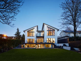 Modern Three Storey Townhouse Bennett, Baufritz (UK) Ltd. Baufritz (UK) Ltd. Prefabricated home Wood White