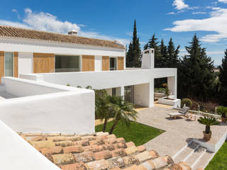 Casa Isabelle-Aloha Golf, Alejandro Giménez Architects Alejandro Giménez Architects リゾートハウス