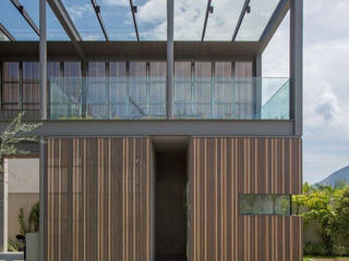 Casa das oliveiras, Ivan Rezende Arquitetura - Portugal Ivan Rezende Arquitetura - Portugal モダンな 家 鉄/鋼