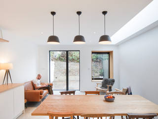 A House in Brixton, 2018 TAS Architects Modern dining room