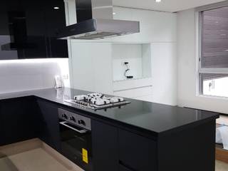 COCINA NEGRA, taller wb taller wb Built-in kitchens گلاس