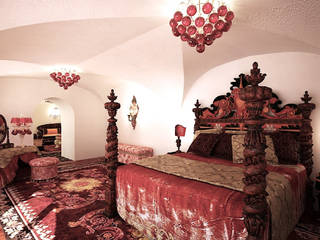 Baroque Coastal Property, Italy, Markus Interiors Markus Interiors Classic style bedroom