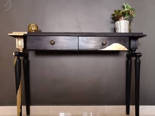 Black and gold Console Table, FFStudio FFStudio Eclectic style corridor, hallway & stairs Solid Wood Multicolored