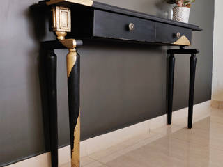 Black and gold Console Table, FFStudio FFStudio Eclectic style corridor, hallway & stairs Solid Wood Multicolored