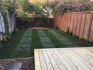 Decking, Fence Installation and Turf Laying Project in Hampstead, Fantastic Gardeners Fantastic Gardeners Jardines de estilo moderno