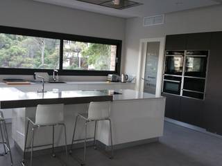 Proyecto Cocina moderna italiana en Marbella, Decodan - Estudio de cocinas y armarios en Estepona y Marbella Decodan - Estudio de cocinas y armarios en Estepona y Marbella Einbauküche MDF