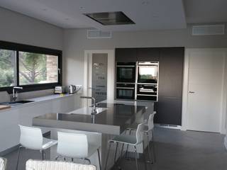 Proyecto Cocina moderna italiana en Marbella, Decodan - Estudio de cocinas y armarios en Estepona y Marbella Decodan - Estudio de cocinas y armarios en Estepona y Marbella Dapur built in