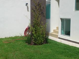 CASA ALVARADO, PACHUCA HIDALGO, ARQUEMM ARQUEMM Minimalist style garden