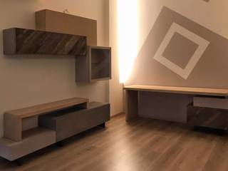 Un soggiorno moderno con angolo studio, Idea Stile Idea Stile Modern living room Solid Wood Multicolored