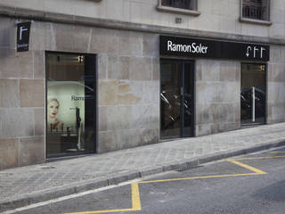 Flagship Store Ramon Soler en Barcelona, BARASONA Diseño y Comunicacion BARASONA Diseño y Comunicacion Commercial spaces