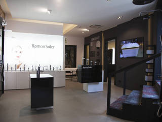 Flagship Store Ramon Soler en Barcelona, BARASONA Diseño y Comunicacion BARASONA Diseño y Comunicacion Commercial spaces