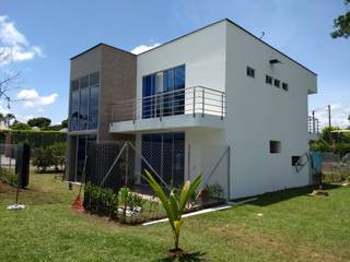 Diseño y construcción vivienda campestre en Santagueda, Caldas, Ariah Constructora Ariah Constructora Nhà đồng quê