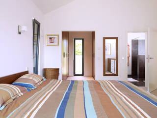 Baufritz House Bond, Baufritz (UK) Ltd. Baufritz (UK) Ltd. Modern style bedroom Textile Beige