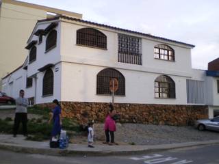 LOCALES COMERCIALES, ME&CLA Ingeniería y Arquitectura ME&CLA Ingeniería y Arquitectura Houses