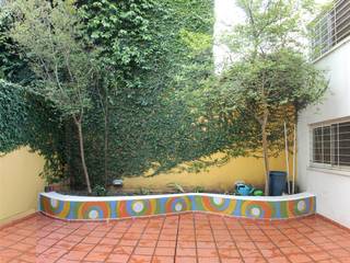 Cantero en Jardín Maternal, Compañía de Mosaicos Compañía de Mosaicos Modern garden