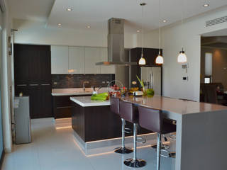 Cocina color chocolate y blanco alto brillo, Excellence Excellence Minimalistyczna kuchnia