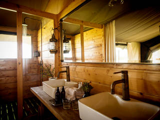 Siringit Serengeti, Tanzania, Meg Vaun Interiors Meg Vaun Interiors Ванная комната в рустикальном стиле