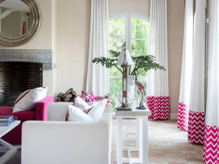 Private Residence in South of France, Meg Vaun Interiors Meg Vaun Interiors Modern living room