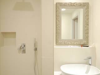 essenziale, amoabitare | architettura amoabitare | architettura Modern bathroom Tiles
