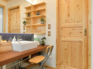 ガレージ・露天風呂付き平屋建て住宅, 木の家株式会社 木の家株式会社 Modern Bathroom Wood