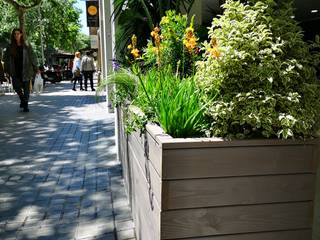 Decoración entrada en edificio de oficinas, Nosaltres Toquem Fusta S.L. Nosaltres Toquem Fusta S.L. 모던스타일 복도, 현관 & 계단