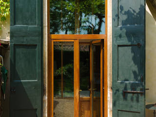 Restauro Porte e Finestre per Villa Storica, Ercole Srl Ercole Srl pintu depan Kayu Wood effect