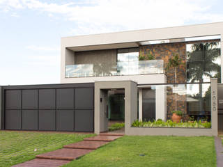 Residencia KN por Alessandro Ramos Arquitetura, Studio Alessandro Ramos Arquitetura Studio Alessandro Ramos Arquitetura 一戸建て住宅