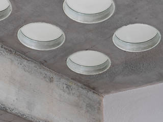 CASA AL MARE CON CORTILE, Cristina Meschi Architetto Cristina Meschi Architetto Floors