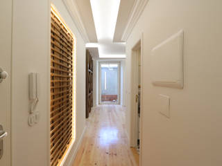 Apartamento estilo eclético no centro de Lisboa, Lisbon Heritage Lisbon Heritage Eclectic corridor, hallway & stairs