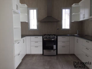 COCINA EN MADERA MACIZA - PUNTA CHICA, Patagonia wood Patagonia wood Modern Kitchen Solid Wood Multicolored