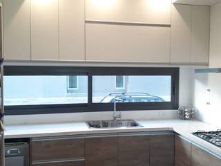 Proyecto Bonarda, La Fabriquita Mobiliario La Fabriquita Mobiliario Built-in kitchens Engineered Wood Transparent