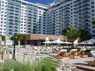 1 Hotel South Beach, Miami Beach, Real Estate Real Estate Hồ bơi phong cách kinh điển