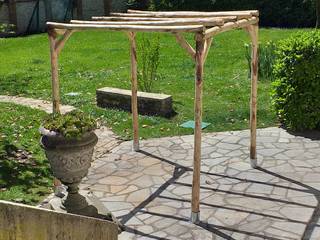 PERGOLE RUSTICHE in Castagno Scortecciato, ONLYWOOD ONLYWOOD Rustic style garden Wood Wood effect