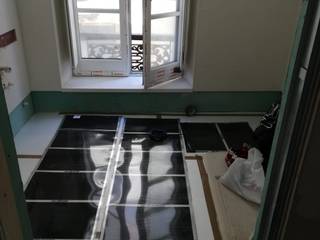 INSTALACIÓN CALEFACCIÓN FOLIO RADIANTE CECATHER EN REFORMA DE VIVIENDA., CECATHER | FOLIO RADIANTE - SUELO RADIANTE ELECTRICO. CECATHER | FOLIO RADIANTE - SUELO RADIANTE ELECTRICO. Modern Kitchen Ventana,Accesorio,Edificio,Madera,Piso,Piso,Suelo de baldosas,Propiedad material,Material compuesto,Rectángulo