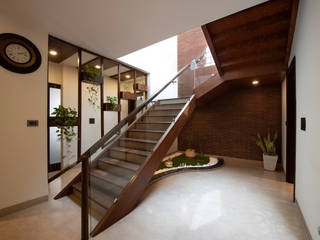 C-40, Vasant Villas, Delhi, Desigent Design Studio Desigent Design Studio Stairs