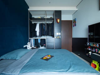 Mr. H案 | 兒子房 半開放衣櫃 有隅空間規劃所 Eclectic style bedroom Blue
