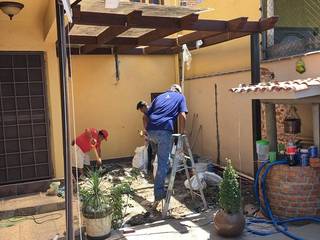 Terraza con policarbonato con jardinera con plantas y fuente de agua con plantas, Jardineria pastrana Jardineria pastrana