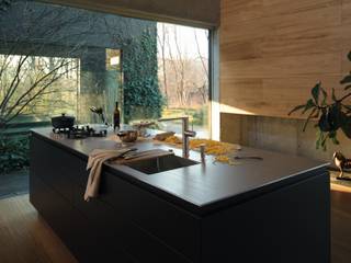 Edelstahl-Arbeitsplatten von Franke , Franke GmbH Franke GmbH Modern kitchen آئرن / اسٹیل Metallic/Silver