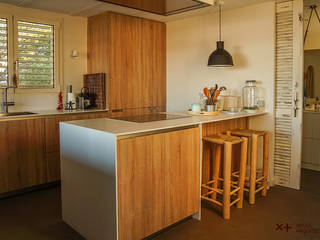 Rehabilitación integral de segunda residencia , Xmas Arquitectura e Interiorismo para reformas y nueva construcción en Barcelona Xmas Arquitectura e Interiorismo para reformas y nueva construcción en Barcelona Small kitchens Wood Wood effect