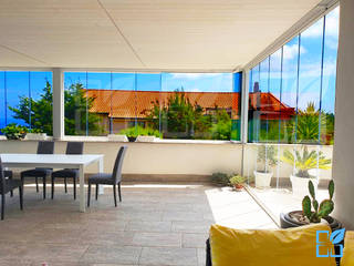 Vetrate Panoramiche: Terrazzo con Vetrata Panoramica, SEAR di Azzarello Caterina & C snc SEAR di Azzarello Caterina & C snc Modern Garden Glass