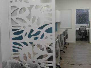 Office at DLF, Grey-Woods Grey-Woods Gewerbeflächen Holzwerkstoff Transparent