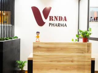 Vrnda Pharma Pvt. Ltd, The Design Chapel The Design Chapel Commercial spaces Plywood