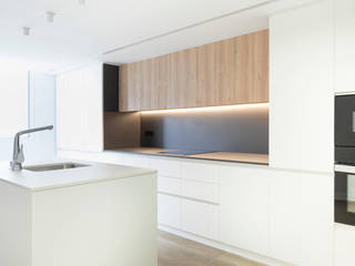 Reforma integral e interiorismo en Mas Camarena , DK Veiga Estudio DK Veiga Estudio Built-in kitchens